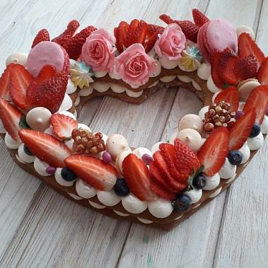 Торт "Клубничное сердце" купить - чебаркуль.сладкоежкин.рф